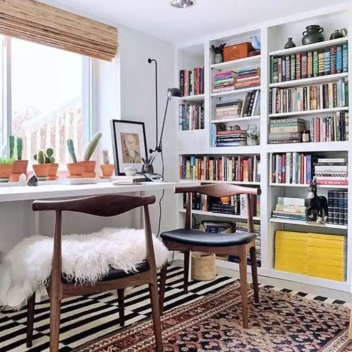 Sillas de comedor de madera oscura de nogal con asiento acolchado de cuero sintético o tela beige, para sala de estar, dormitorio, cocina o como sillas auxiliares de escritorio.