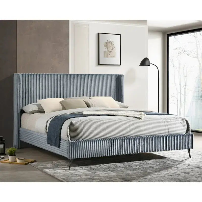Cama tapizada con paneles de pana ancha Mavela con 2 mesitas de noche y banco, azul