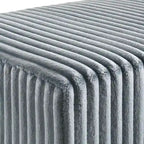 Cama tapizada con paneles de pana ancha Mavela con 2 mesitas de noche y banco, azul