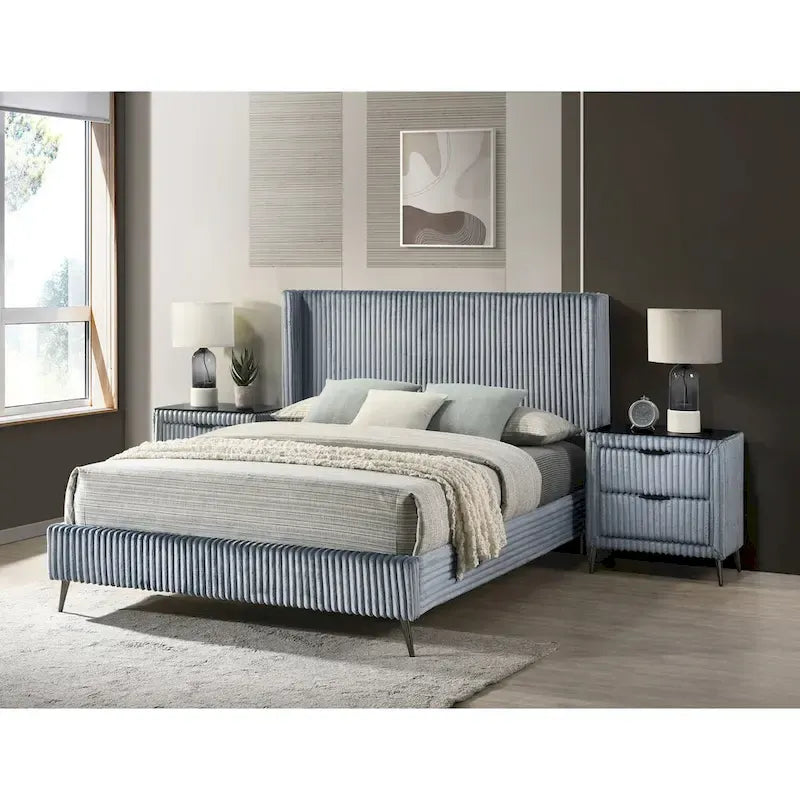Cama tapizada con paneles de pana ancha Mavela con 2 mesitas de noche y banco, azul