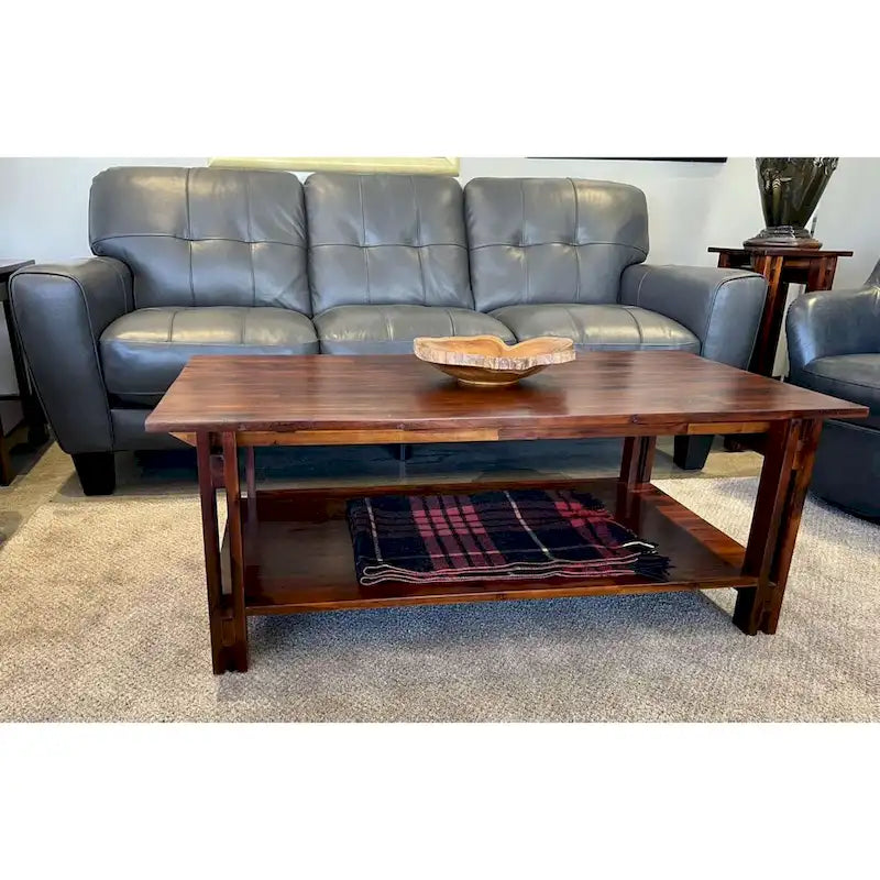 Mesa de centro arquitectónica de madera de acacia con estante